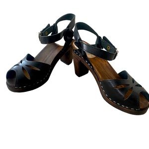 Maguba made in Sweden size 8 ladies wood & black strappy leather 3in. heels